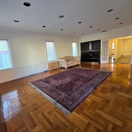 Image 6 - 2610 Avenue S, New York, NY 11229, USA - House for sale