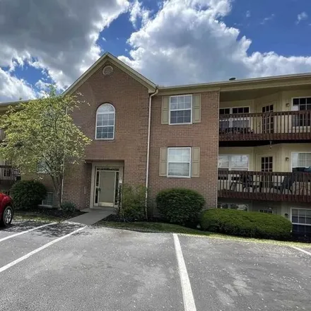 Buy this 2 bed condo on Meadow Lane in Highland Heights, Campbell County