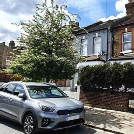 Rent this 3 bed townhouse on Livingstone Road in Bowes Park, London
