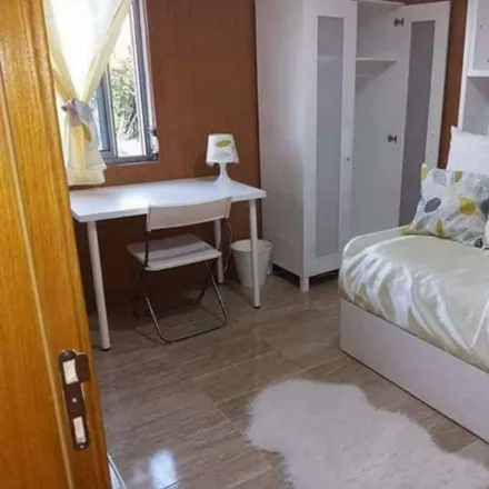 Rent this 3 bed room on ISEP/Agra in Rua Doutor António Bernardino de Almeida, 4200-135 Porto
