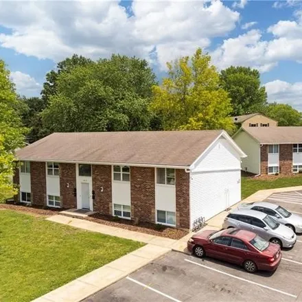 Buy this studio house on Duck Road in Grandview, MO 64030