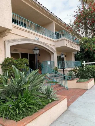 Rent this 2 bed condo on Food 4 Less in Obispo Avenue, Long Beach