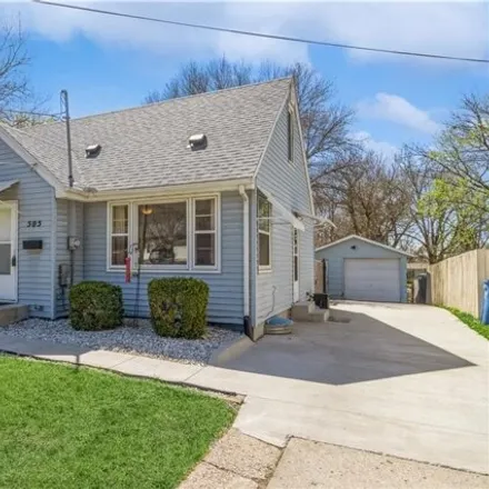 Buy this 3 bed house on 598 East Holcomb Avenue in Des Moines, IA 50313