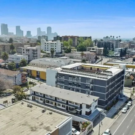 Image 9 - 153 South Mountain View Avenue, Los Angeles, CA 90057, USA - House for sale