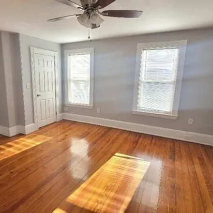 Image 3 - 54 Pettee Street, Newton, MA 02464, USA - Apartment for rent