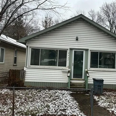 Rent this 2 bed house on 2453 Kleist Court in Keego Harbor, Oakland County