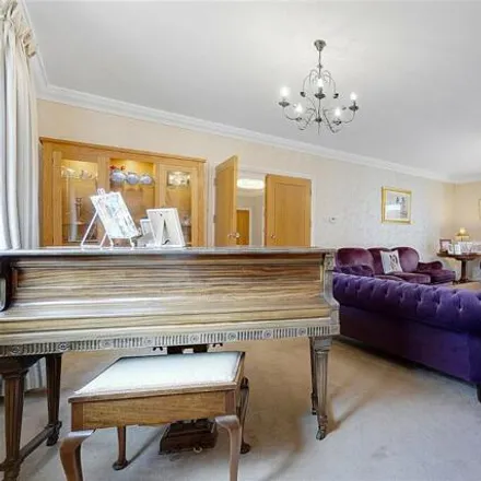 Image 5 - Oxenden Wood Road, London, BR6 6HP, United Kingdom - House for sale