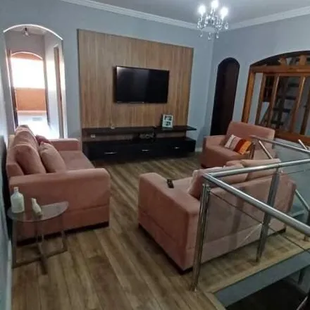 Rent this 3 bed house on Rua Nélson Gonçalves Filgueiras in Capão Redondo, São Paulo - SP