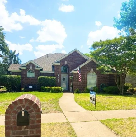 Buy this 3 bed house on 7847 Creekview Drive in Frisco, TX 75034