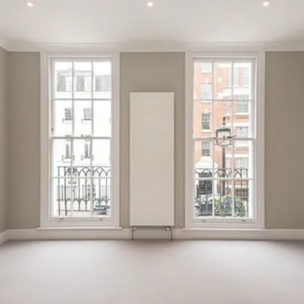 Rent this 3 bed townhouse on 51 Molyneux Street in London, W1H 5HP