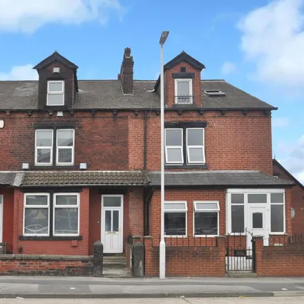 Rent this 1 bed room on Rajaz Curry House in 272a York Road, Leeds