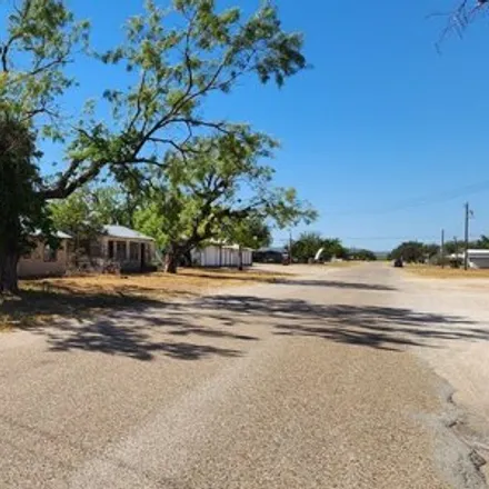 Image 2 - 42 West 7th Street, Robert Lee, Coke County, TX 76945, USA - House for sale