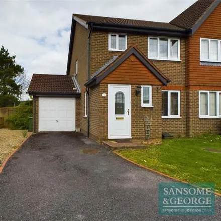 Buy this 3 bed duplex on Newchurch Road in Tadley, RG26 4HT