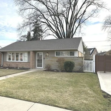 Buy this 2 bed house on 817 East Thacker Street in Des Plaines, IL 60016
