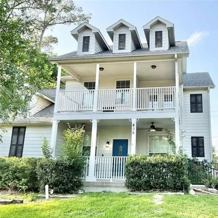 Rent this 4 bed house on 614 Oakdale Street in Shoreacres, Harris County