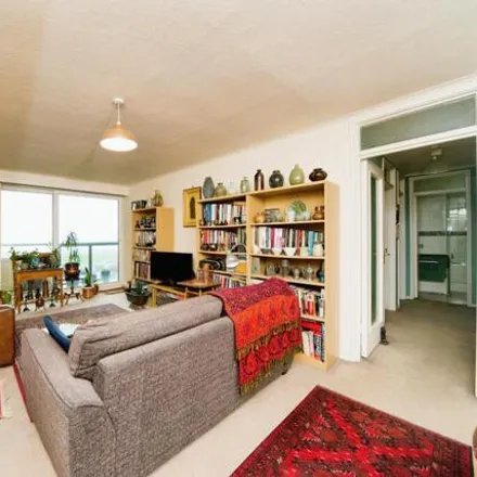 Image 2 - Kingsway Court, Queen's Gardens, Hove, BN3 2LR, United Kingdom - Apartment for sale