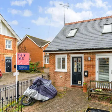 Buy this 2 bed house on Newtown Gardens in Henley-on-Thames, RG9 1EH