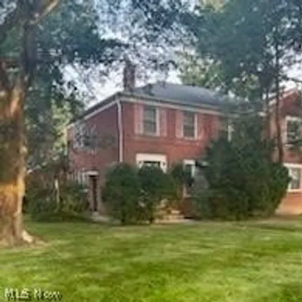 Buy this 6 bed house on 19470 Chagrin Boulevard in Shaker Heights, OH 44122