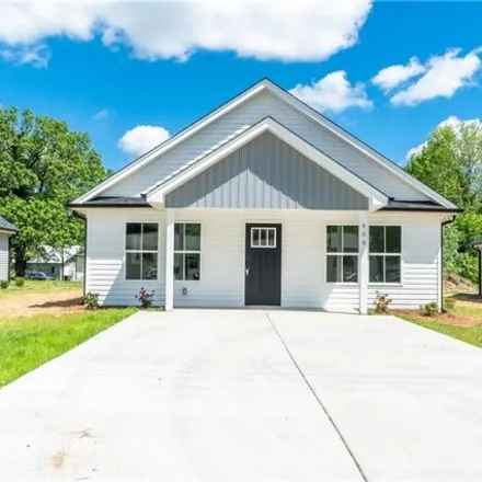 Buy this 3 bed house on 468 Kendall Street in Thomasville, NC 27360