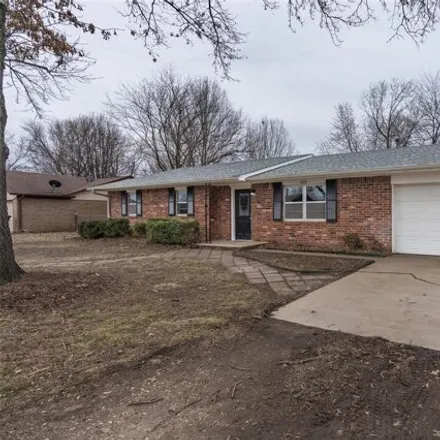 Buy this 3 bed house on 633 South Maple Street in Oologah, Rogers County