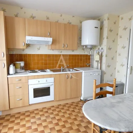 Rent this 2 bed apartment on 10 Rue Georges Clemenceau in 41200 Romorantin-Lanthenay, France