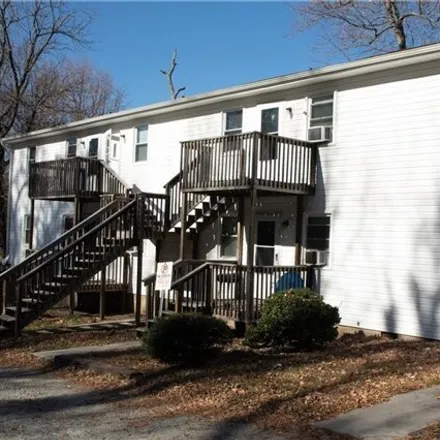 Buy this 14 bed apartment on 179 South Street in Thomasville, NC 27360