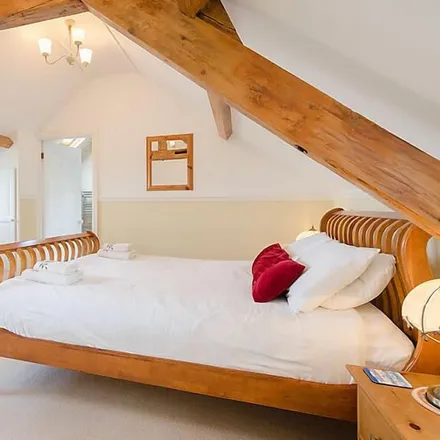Rent this 3 bed duplex on Looe in PL13 1NX, United Kingdom