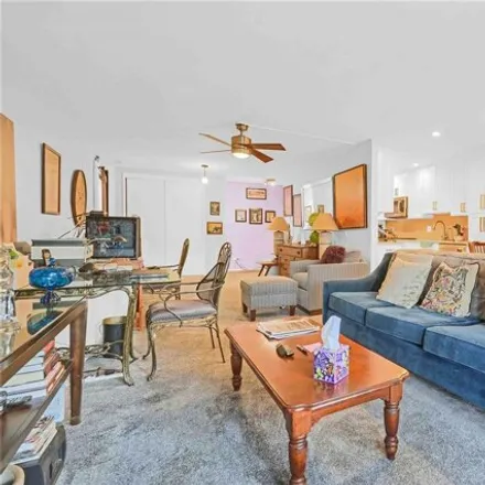 Image 8 - 241-20 Northern Boulevard, New York, NY 11362, USA - Apartment for sale