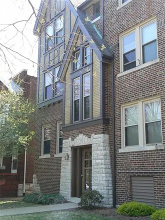 Image 2 - 2042 Maury Avenue, Tower Grove, St. Louis, MO 63110, USA - House for sale