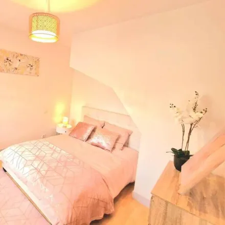Rent this 2 bed apartment on 27000 Évreux