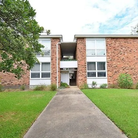 Rent this 2 bed apartment on 216 New Street in New Bern, NC 28560