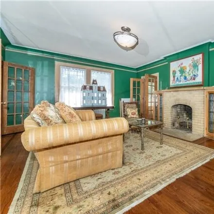 Image 7 - 150 Hamilton Avenue, Rochelle Heights, City of New Rochelle, NY 10801, USA - House for sale