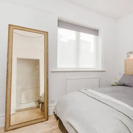 Image 5 - 13 Crediton Hill, London, NW6 1HS, United Kingdom - Apartment for rent