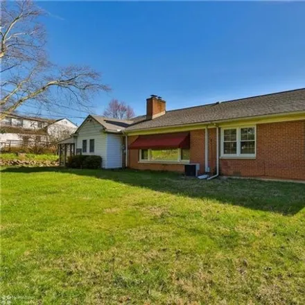 Image 5 - 2796 Woodlawn Avenue, Lincoln Terrace, Palmer Township, PA 18045, USA - House for sale