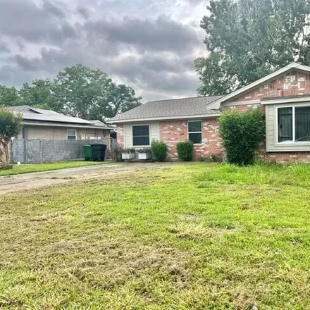 Rent this 3 bed house on 12911 Southbridge Road in Houston, TX 77047