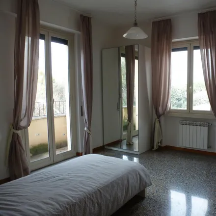 Rent this 3 bed room on Via Portuense in 471, 00149 Rome RM