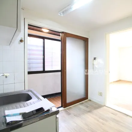 Rent this 2 bed apartment on 서울특별시 강남구 역삼동 830-18