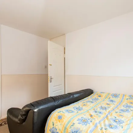 Image 1 - 20-56 Jubilee Street, St. George in the East, London, E1 3EY, United Kingdom - Room for rent