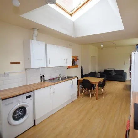 Rent this 6 bed townhouse on 403 Ecclesall Road in Sheffield, S11 8PE