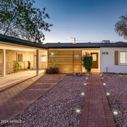 Buy this studio house on 1416 W Clarendon Ave in Phoenix, Arizona