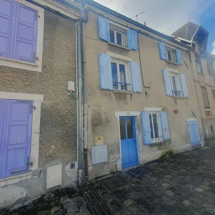 Rent this 3 bed apartment on 38 Rue de Paris in 77140 Nemours, France