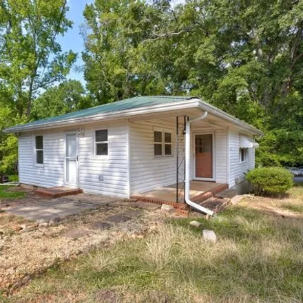 Buy this 2 bed house on 102 Tupelo St in Griffin, Georgia