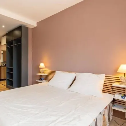 Rent this 2 bed apartment on Hyères in Place de l'Europe, 83400 Hyères