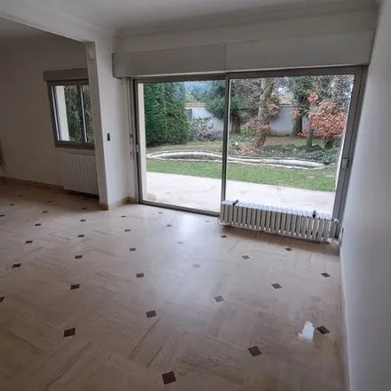 Rent this 7 bed apartment on 35 Rue du Champ Rond in 45000 Cité Emile Zola, France