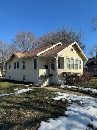 Buy this 2 bed house on 407 Oliver Street in Waterloo, IA 50703