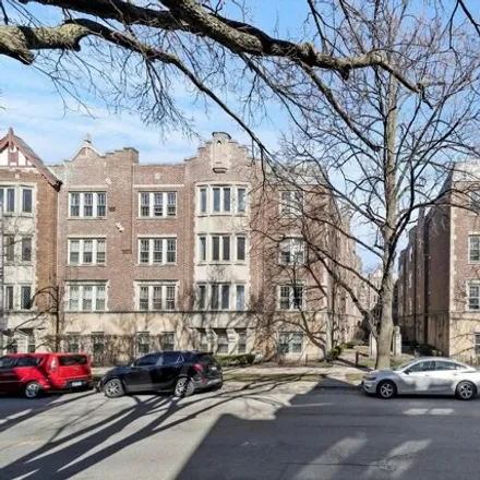 Buy this 1 bed condo on 1124 Washington Boulevard in Oak Park, IL 60302