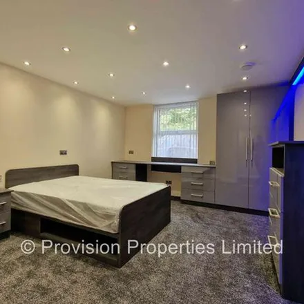 Image 2 - Cliff Road, Leeds, LS6 2BF, United Kingdom - Apartment for rent