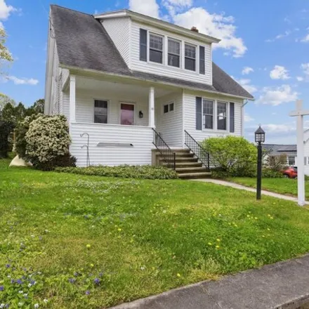 Buy this 3 bed house on 28 Woodlawn Road in New London, CT 06320