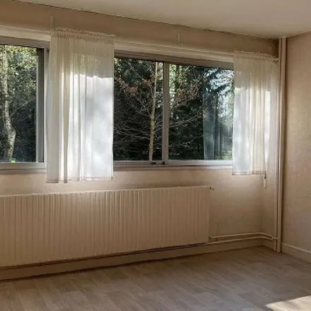 Rent this 2 bed apartment on 127 Place du Bourg in 71850 Charnay-lès-Mâcon, France