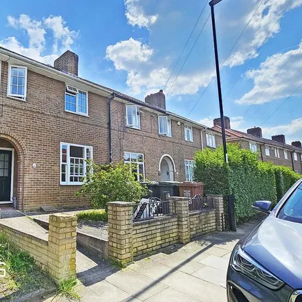 Rent this 2 bed townhouse on Glenbow Road in London, BR1 4ND